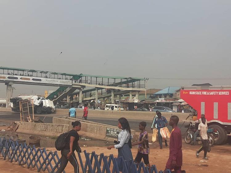 Tension as fuel-laden tanker falls, blocks Lagos-Ibadan highway